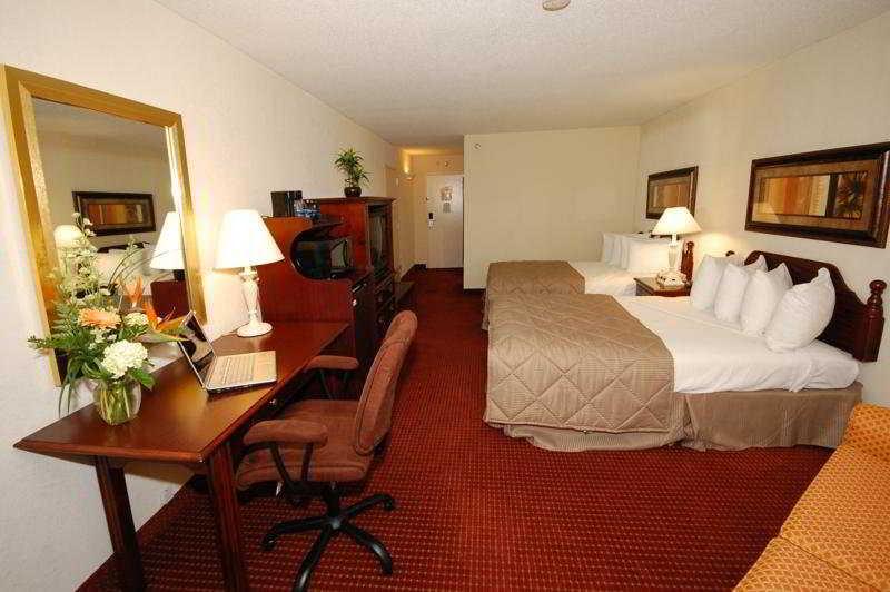 Clarion Hotel Fort Myers Exterior photo