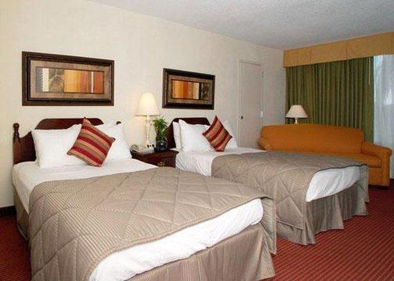 Clarion Hotel Fort Myers Room photo