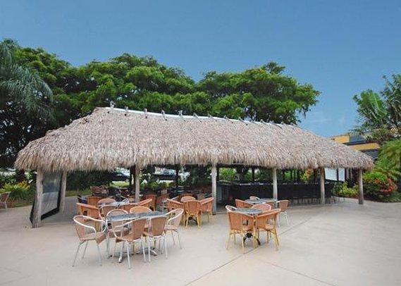 Clarion Hotel Fort Myers Restaurant photo